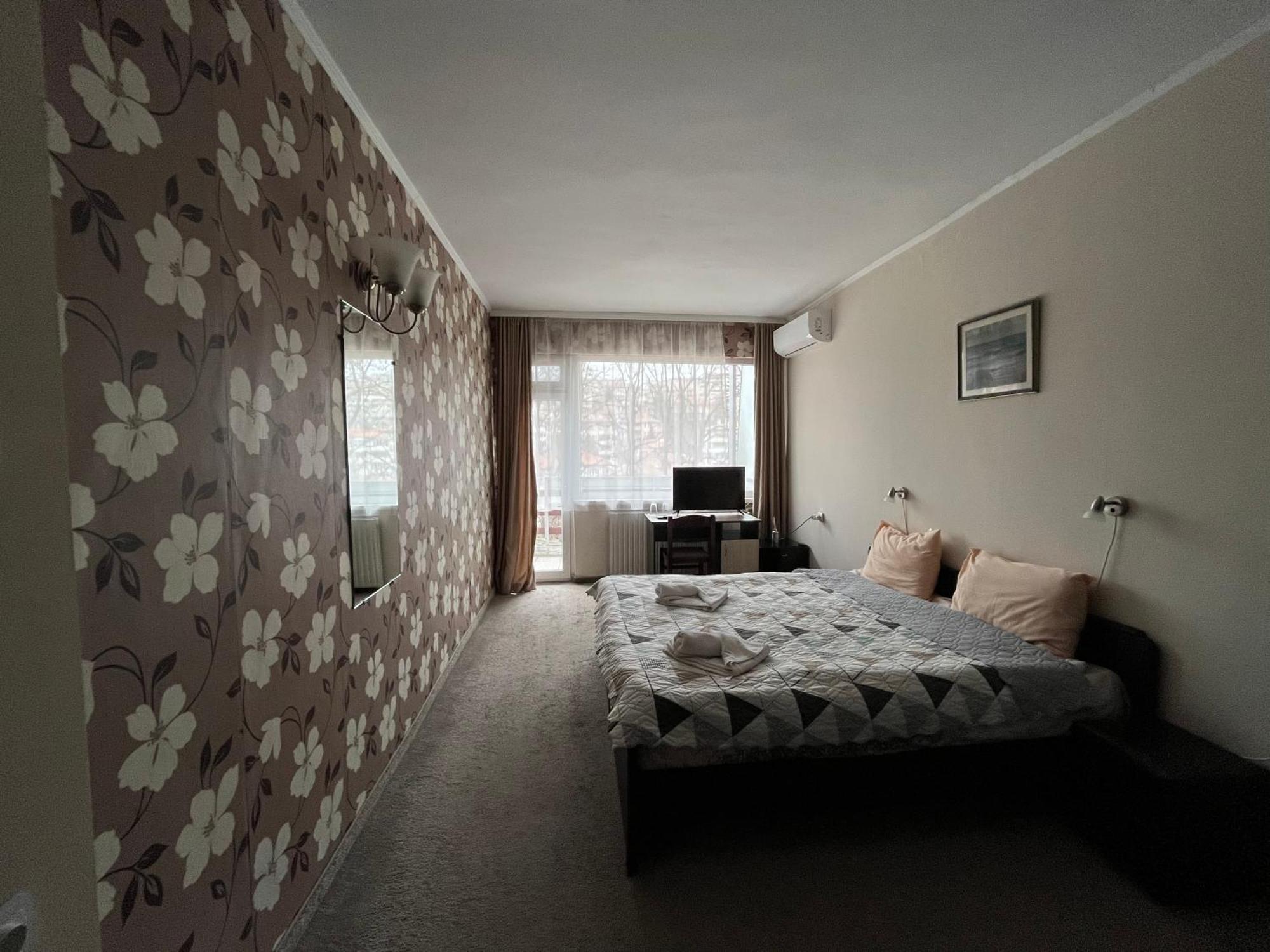 Park Hotel Ivailo Veliko Tarnovo Extérieur photo