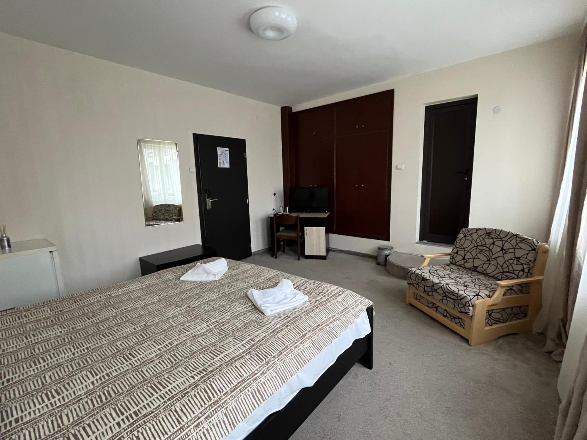 Park Hotel Ivailo Veliko Tarnovo Extérieur photo